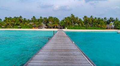 Maldives 2026: Luxury Tourism Surges as Budget Travelers Head Elsewhere